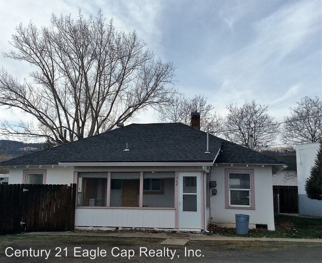 Primary Photo - 708 20th St