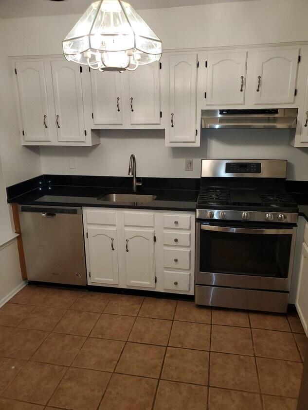 Foto principal - 551 Clubhouse Ct