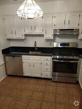 Building Photo - 551 Clubhouse Ct
