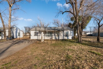 Building Photo - 110 N Doris St