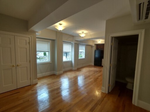 Foto del edificio - Watertown Square area, deleaded studio apa...