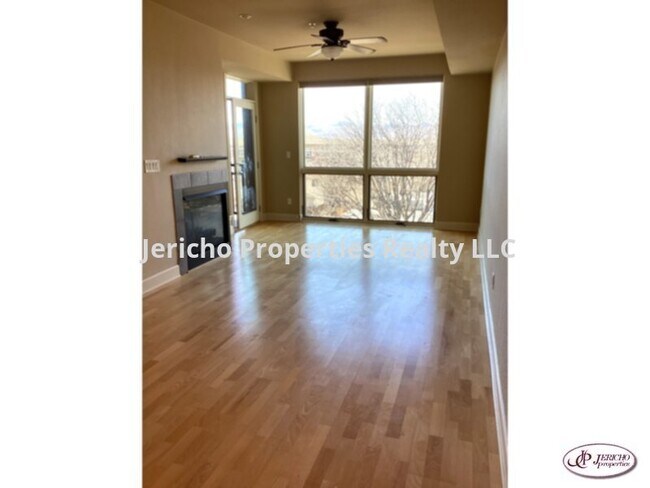Foto del edificio - BEAUTIFUL west facing Condo at LITTLETON S...