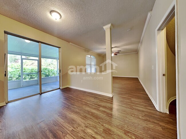 Foto del edificio - 8881 Shindler Crossing Dr