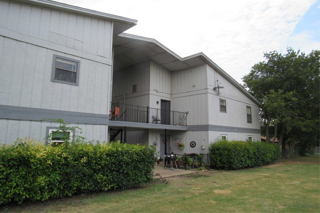 Comanche Trail Apartments Apartments in Lake Worth, TX