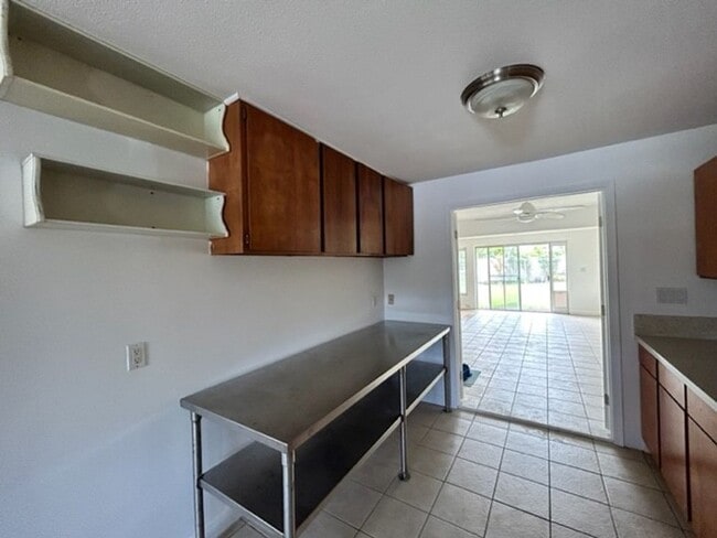 Building Photo - 655 N Kainalu Dr