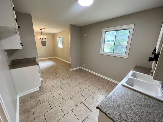 Building Photo - 3 BD/ 1 BA Home for Rent in Mobile