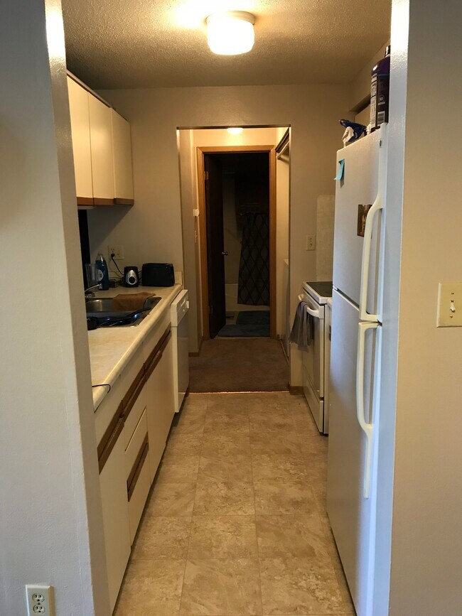 Building Photo - 810 Benton Dr
