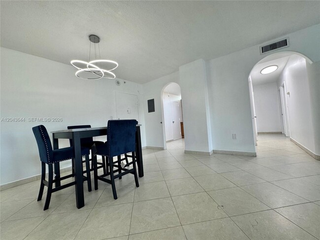 Foto del edificio - 400 Kings Point Dr