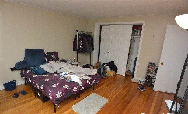 Foto del edificio - 273 Corey Rd