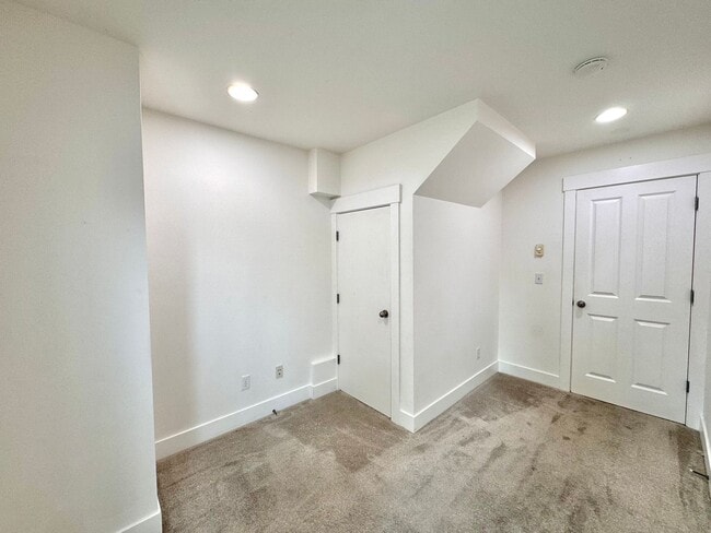Building Photo - 750 N 92nd St