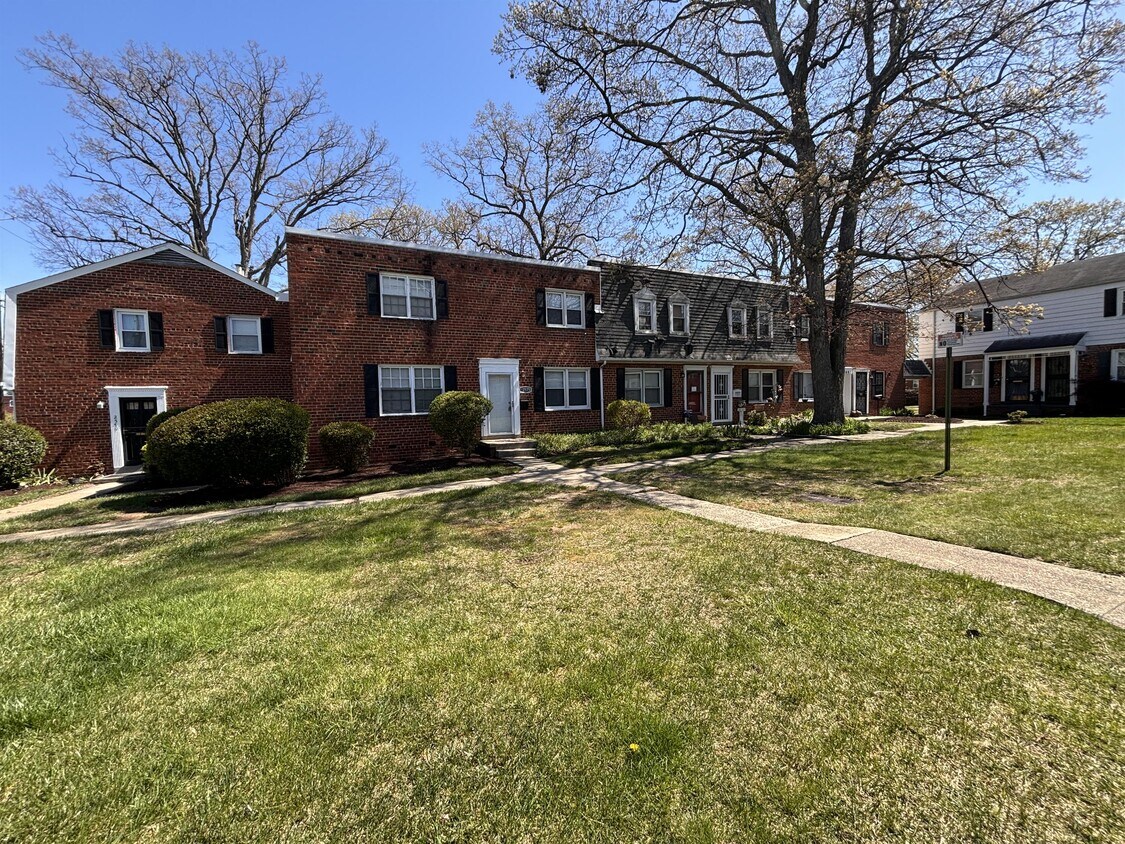 Primary Photo - 2575 Iverson St