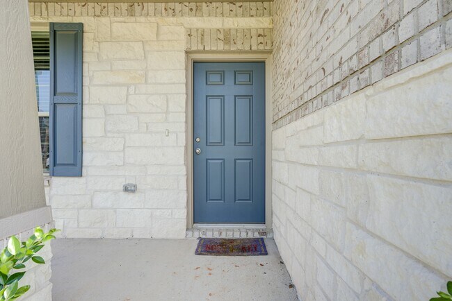 Foto del edificio - 338 Shady Cedar Hl Ln