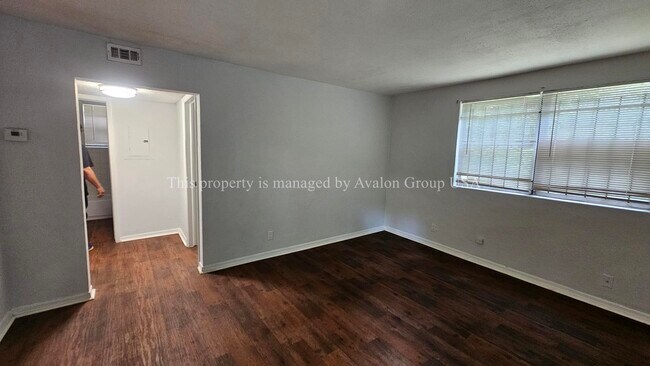 Foto del edificio - 1459 W 20th St