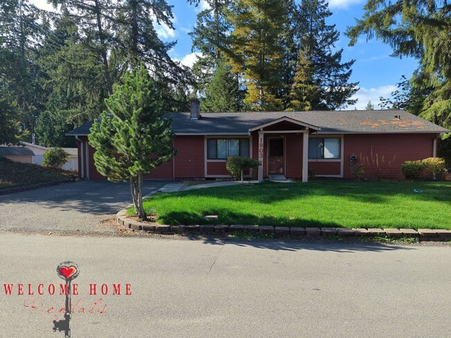 Building Photo - 4 bedroom rambler with private lake access!