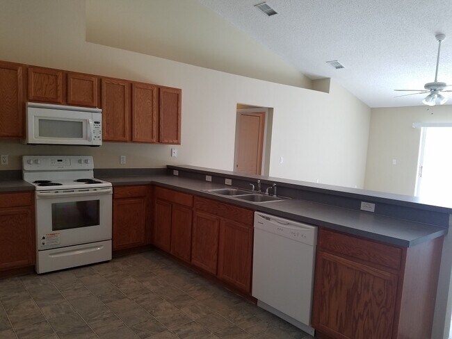 Foto del edificio - 3-Bedroom, 2-Bathroom Home in Kissimmee ***MOVE-IN SPECIAL, 50% OFF 2nd MONTH!!***