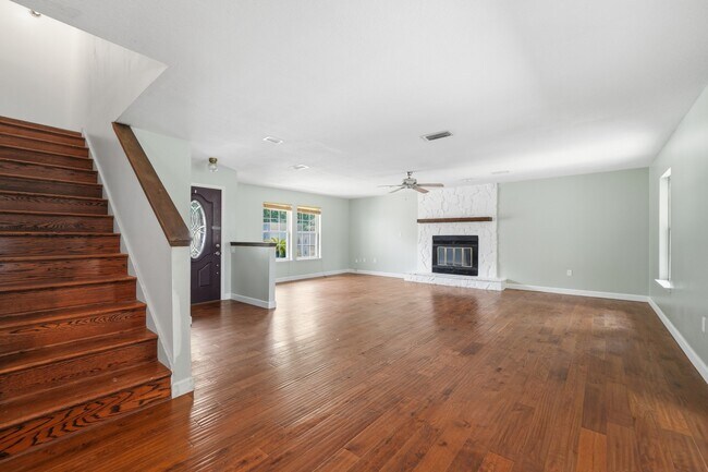 Building Photo - 1737 Bayshore Dr