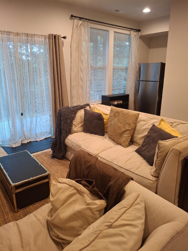 Foto principal - 307 Spring Bank Way