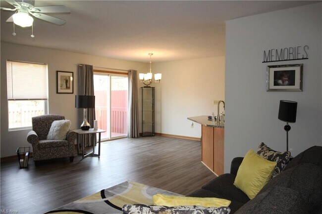 Building Photo - 1377 Beechnut Dr