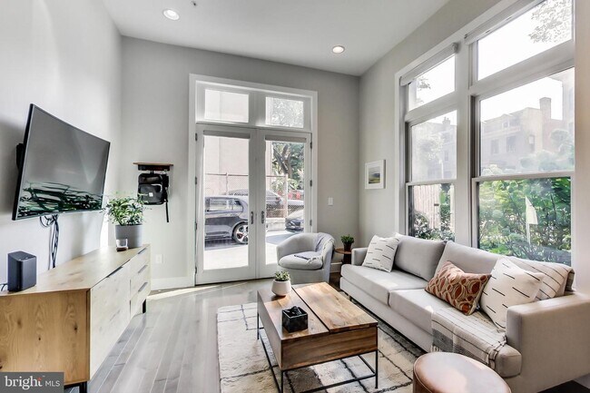 Building Photo - 1767 Lanier Pl NW
