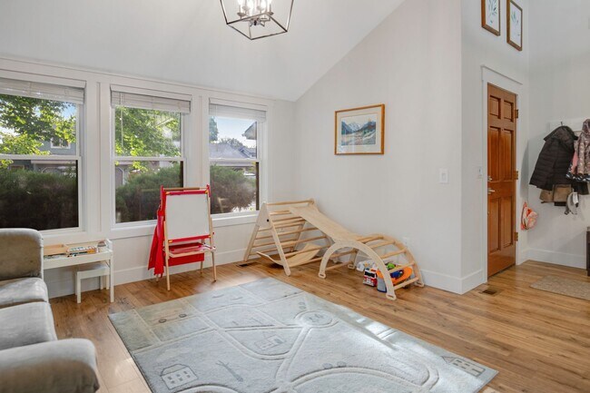 Building Photo - Beautiful 4-Bed, 3-Bath Southeast Boise Ho...