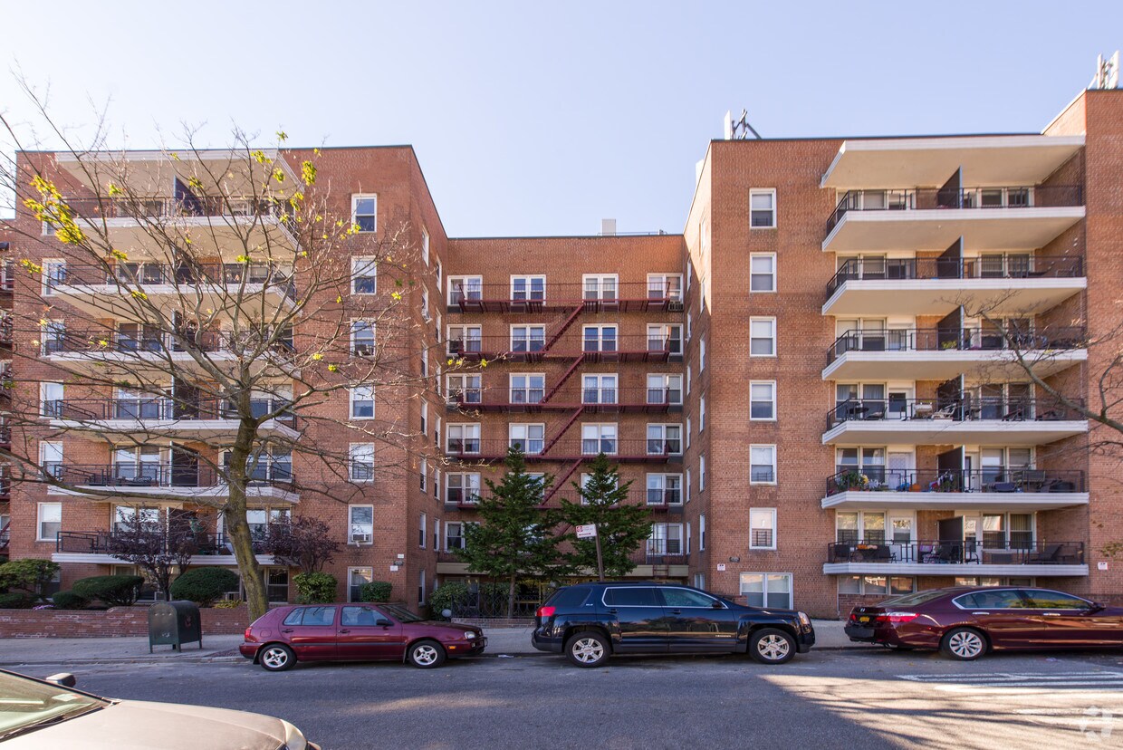 Thornton Place Owners 6750 Thornton Pl Forest Hills, NY Apartments