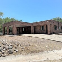Building Photo - 411 Camino Patio Rio