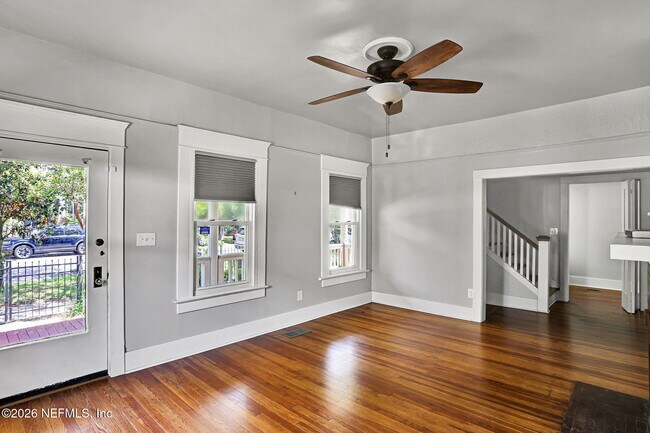 Foto del edificio - 424 E 6th St