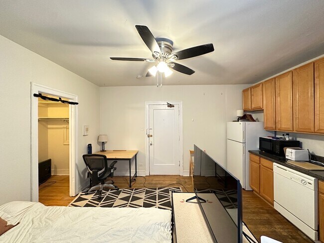 Foto del edificio - 2127 N Dayton St