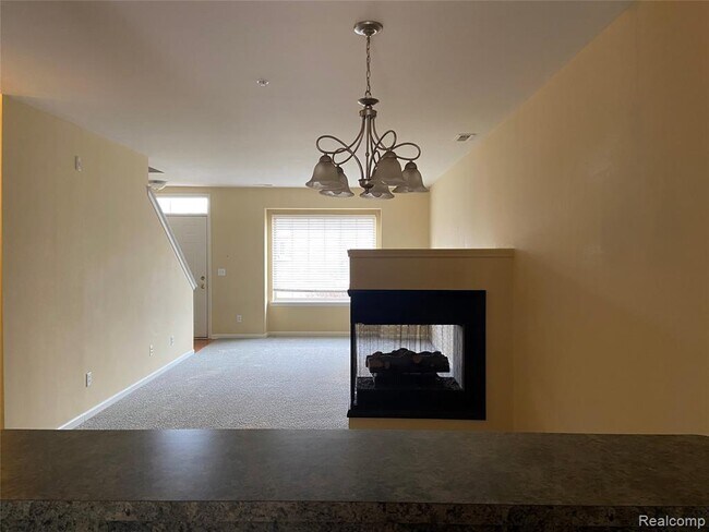 Building Photo - 3062 Camden Dr