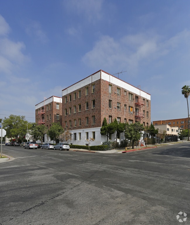 Building Photo - Hannah on 9th
