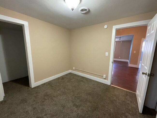 Foto del edificio - Large Home in Joplin!  3 bedroom, 2 bathro...
