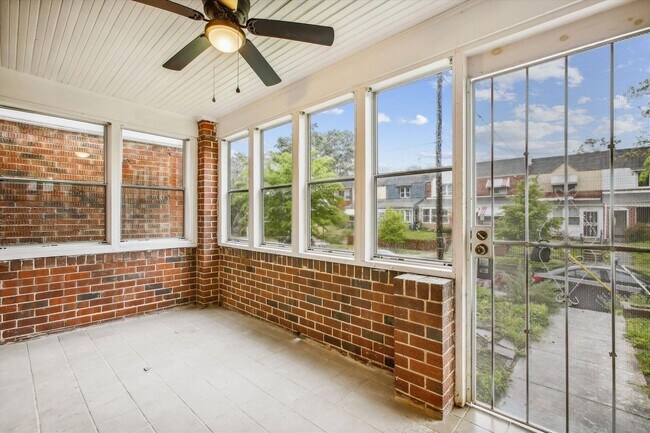 Foto del edificio - Stylish NE DC 2BR/1.5BA Townhome with Space, Comfort & Charm