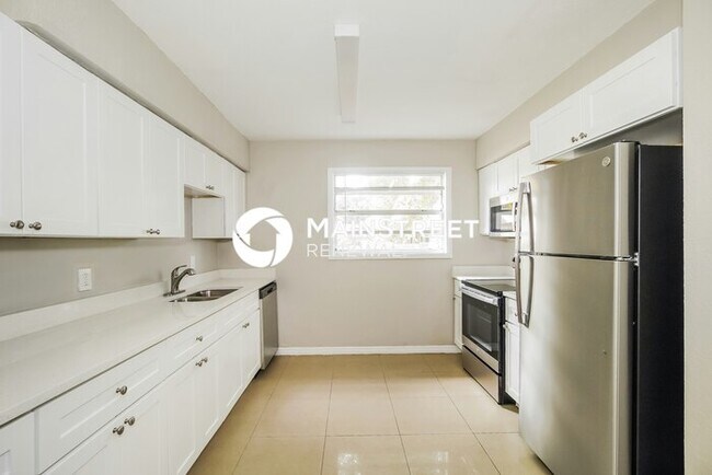 Building Photo - 3 Bedroom Pet-Friendly Home in Orlando, FL with Main Street Renewal