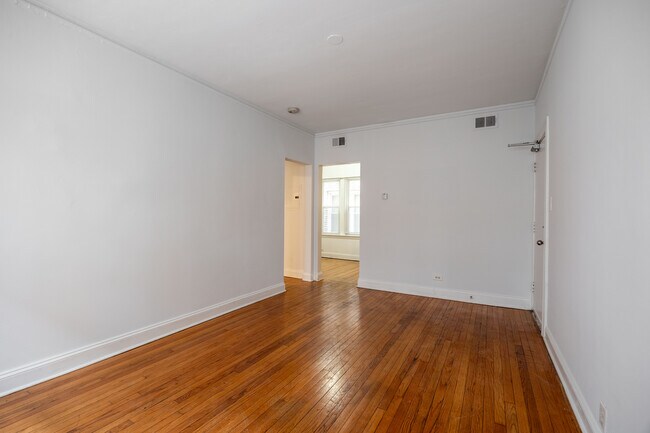 Foto del edificio - 7350 N Damen Ave