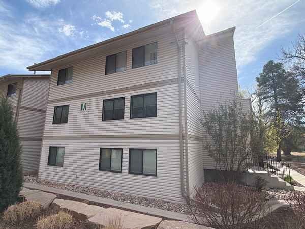 Foto del edificio - 1705 Heatheridge Rd