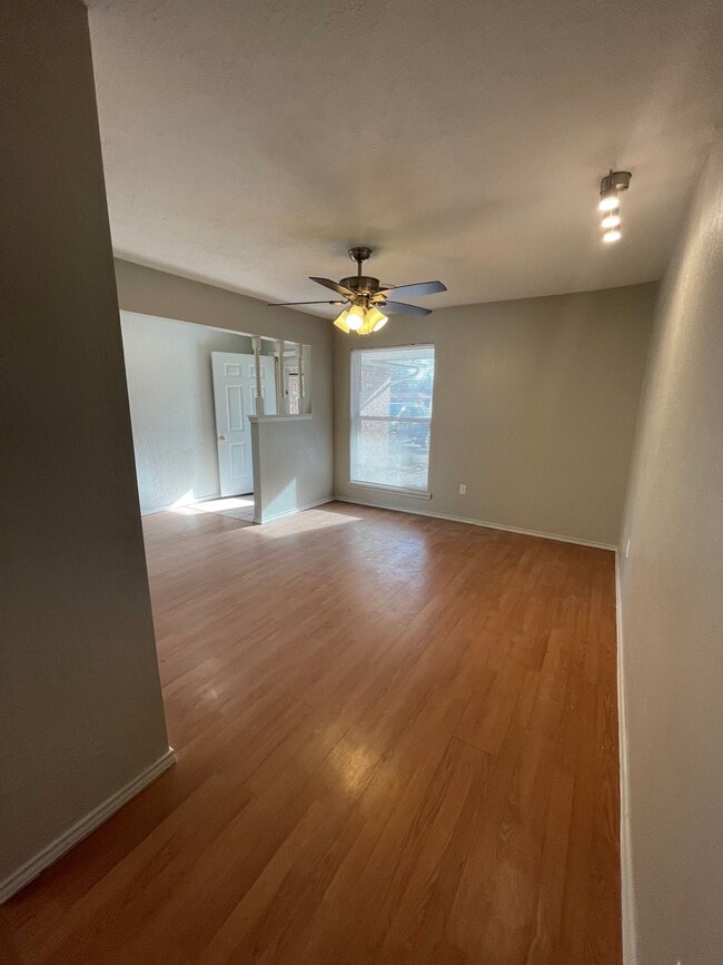 Building Photo - 314 NW Parkwood Ln
