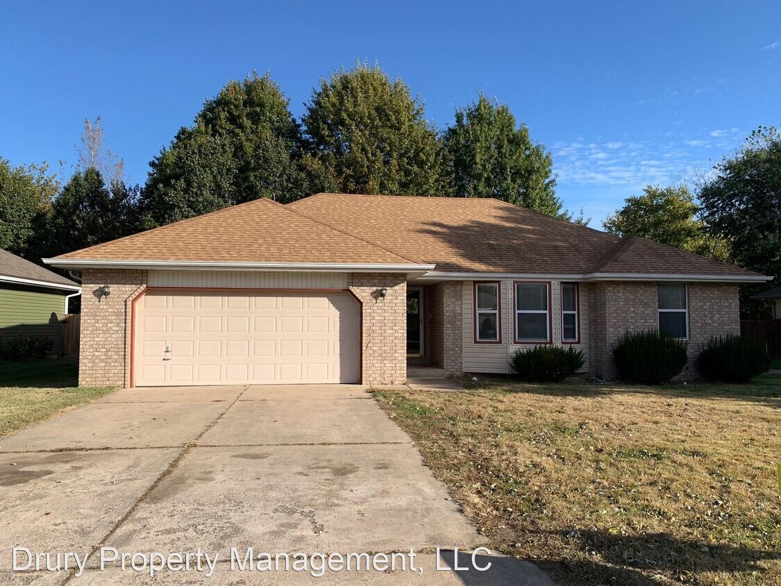 Primary Photo - 3 br, 2 bath House - 511 E. Ozark Jubilee