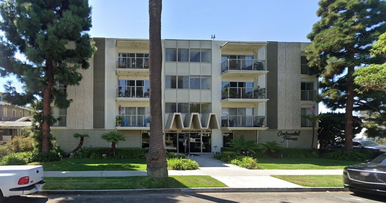 Primary Photo - SPACIOUS MID-LEVEL 1BD/1BA LIVING SPACE WI...