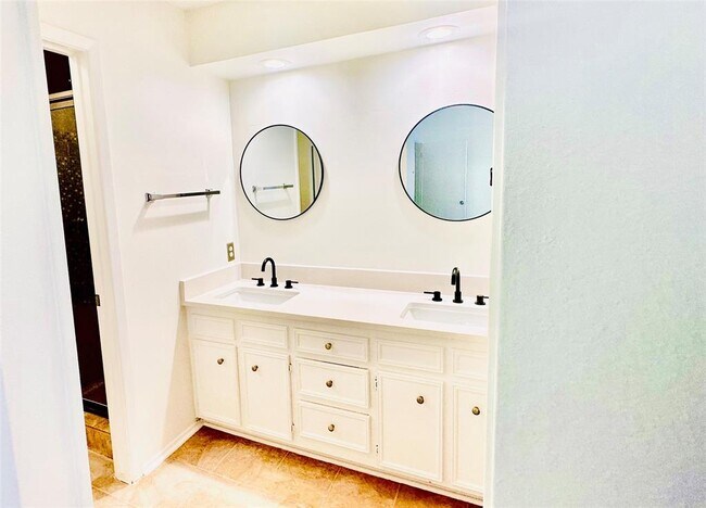 Foto del edificio - 5860 Sampley Way