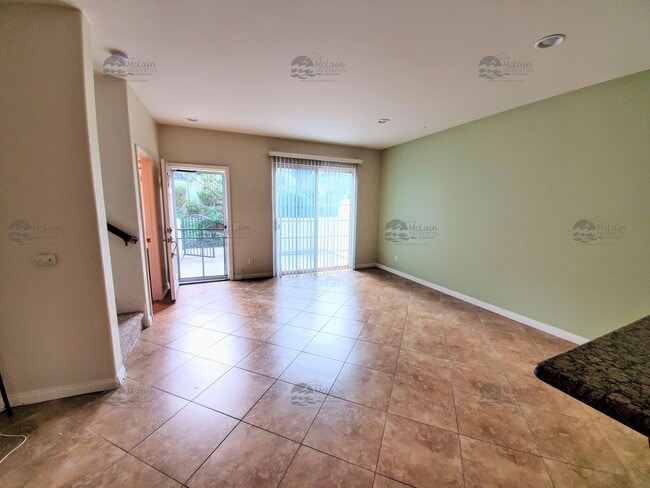 Building Photo - Fantastic Town home off of 76 with A/C.