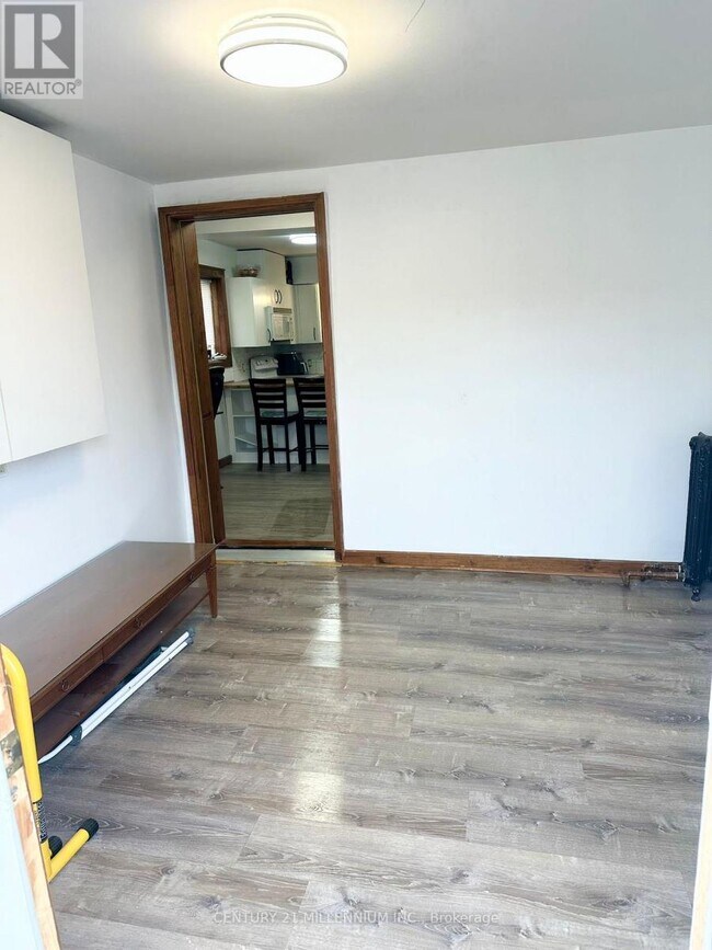 Photo du bâtiment - 18 First Ave