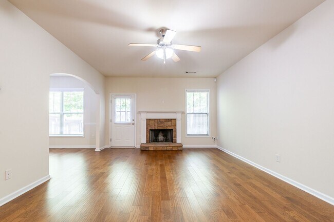 Foto del edificio - Gorgeous 3 bedroom/2.5 bath in Peachtree C...