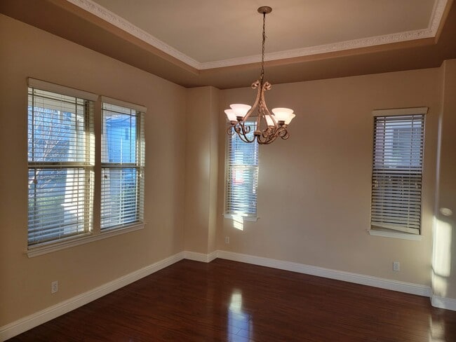 Foto del edificio - 469 Hawk Dr