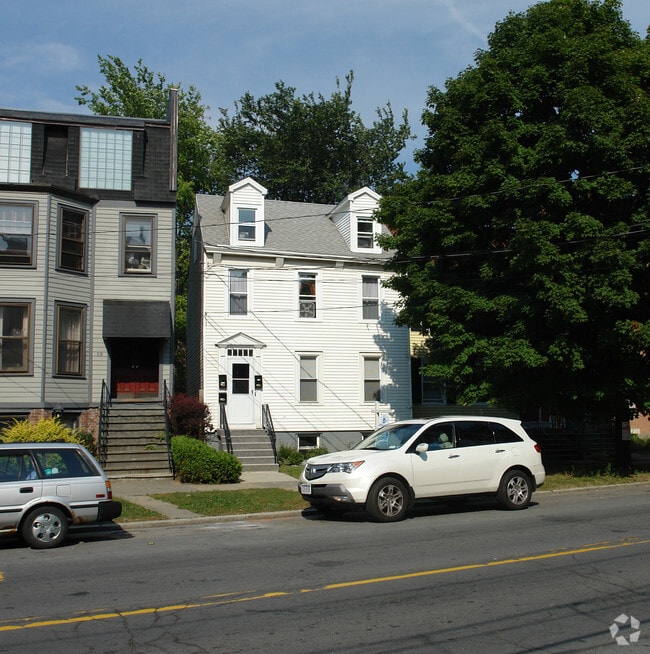 Building Photo - 17 Western Ave