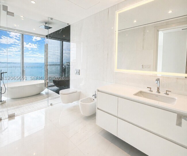 Foto del edificio - 300 Biscayne Blvd