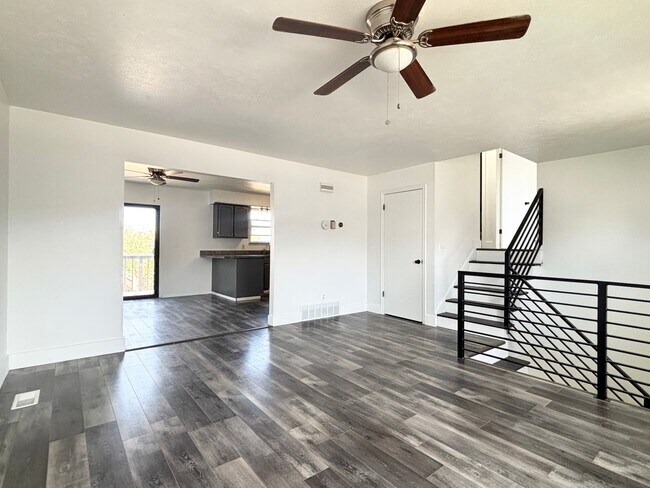 Building Photo - Awesome Remodel with 1 Car Garage!