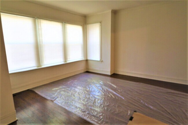 Building Photo - 12036 S Perry Ave