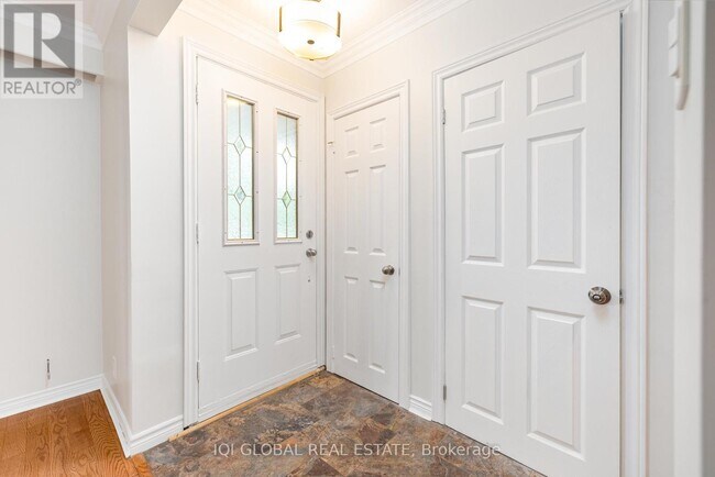 Building Photo - 10 Holman Crescent