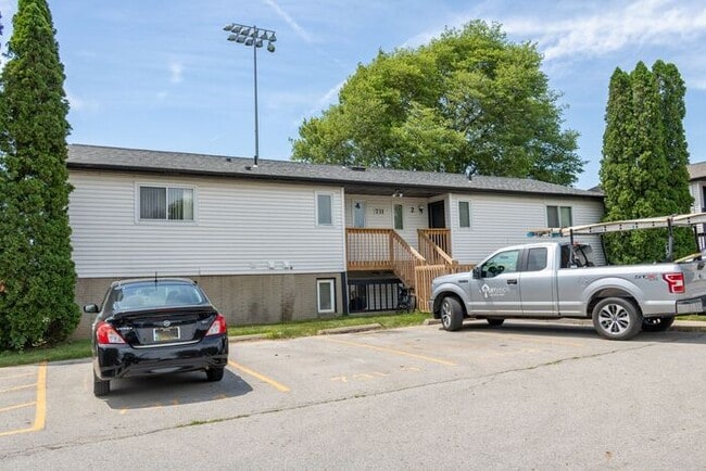 Building Photo - $1,050 | 2 Bedroom, 1 Bathroom Condo | Sub...