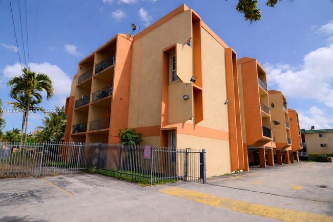 Foto del edificio - 6780 W 2nd Ct
